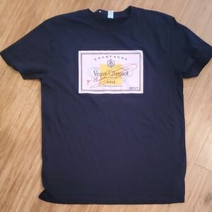 Veuve Clicquot Black T